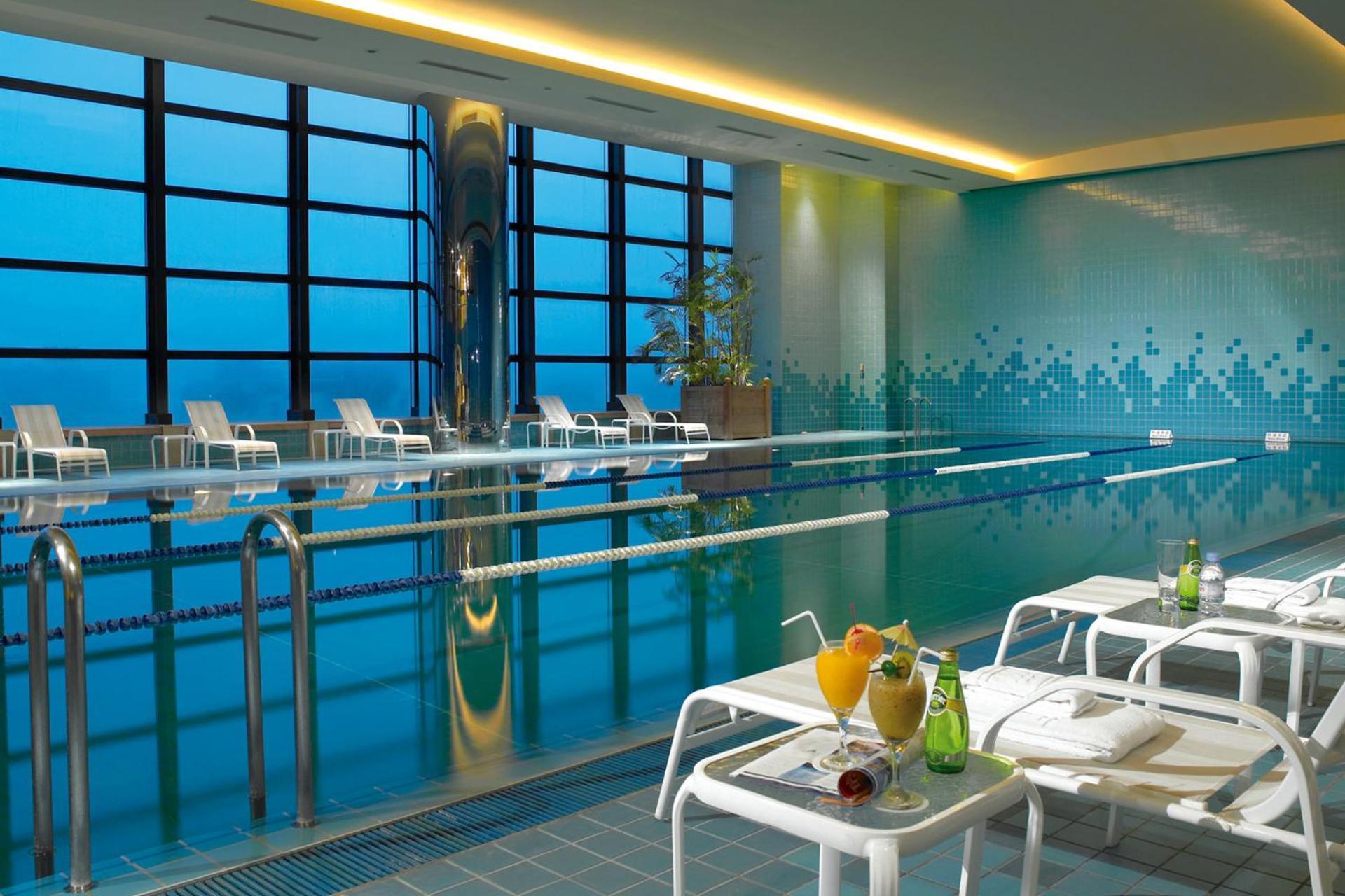 Ambassador Hotel Hsinchu Екстер'єр фото The swimming pool at the hotel