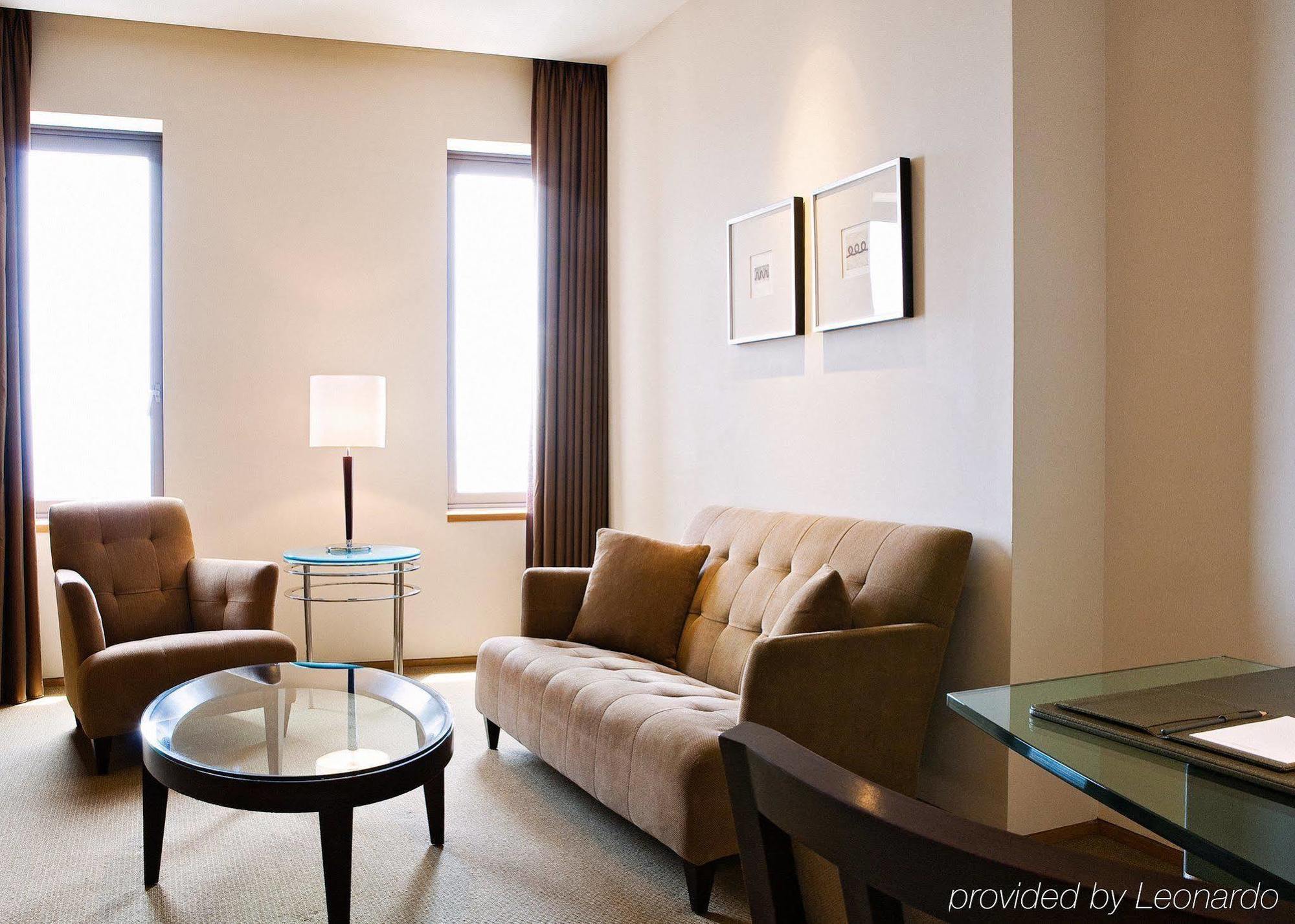 Ambassador Hotel Hsinchu Номер фото A living room in a suite at the hotel