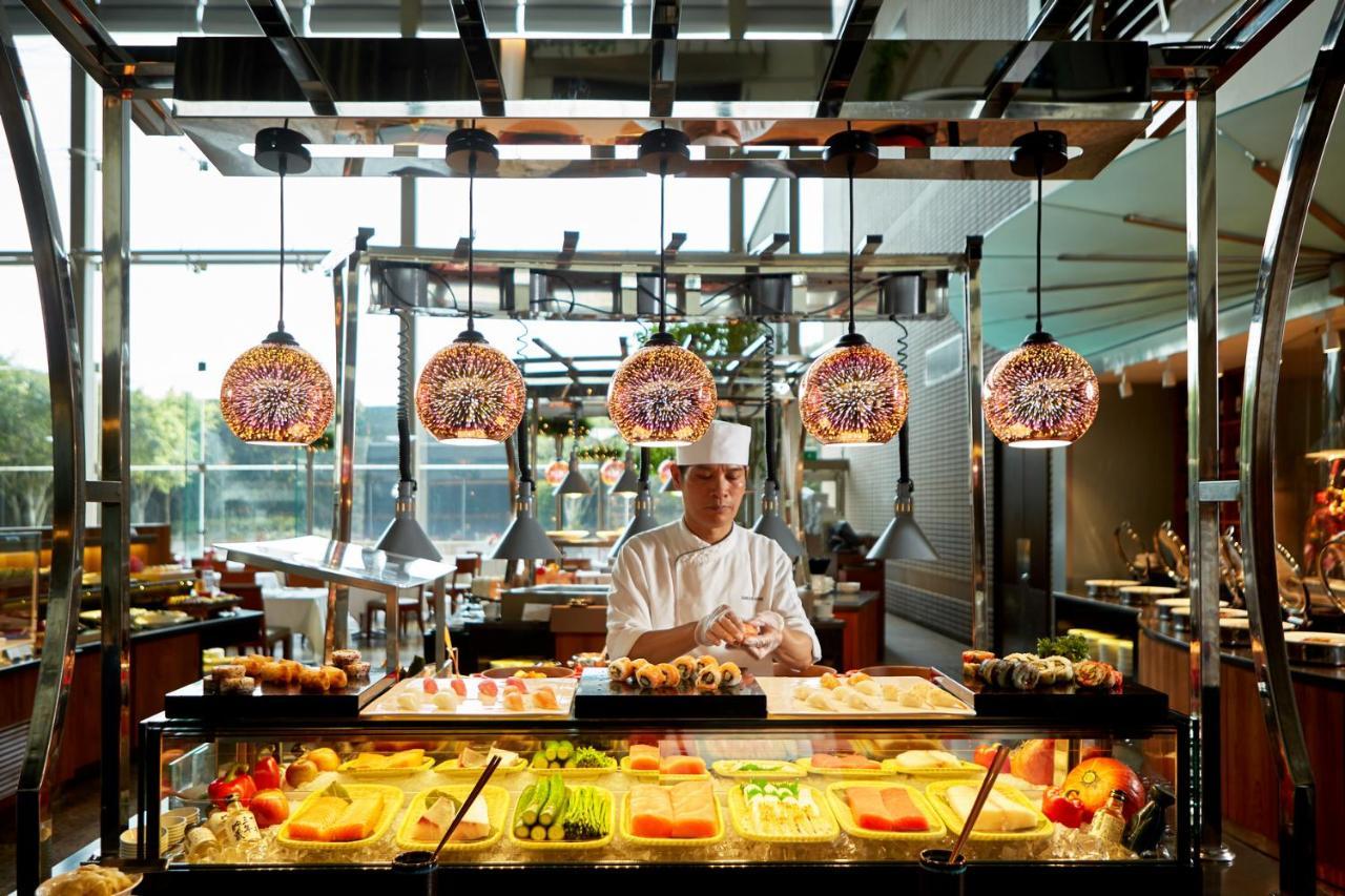 Ambassador Hotel Hsinchu Екстер'єр фото A sushi bar at the hotel