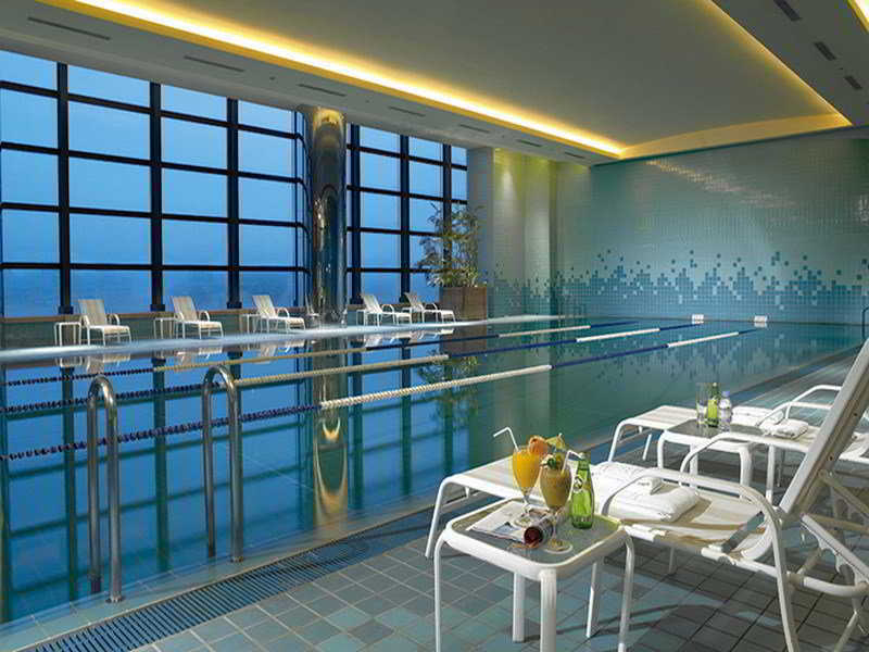 Ambassador Hotel Hsinchu Екстер'єр фото The pool at the 101